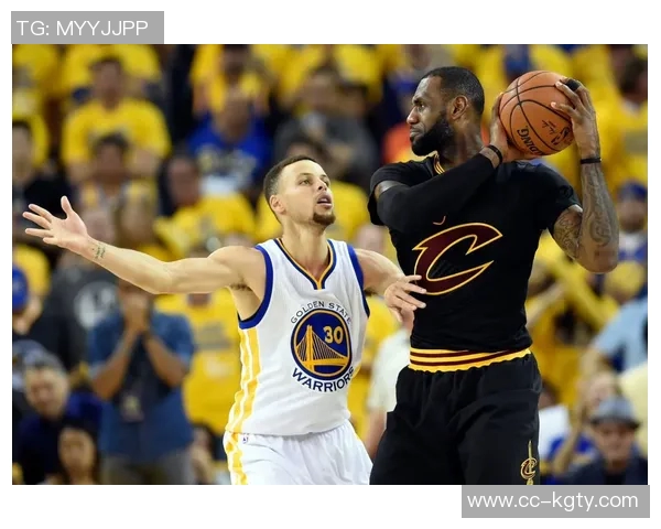 岁月如歌白发渐显詹姆斯与库里媒体日采访照引发球迷感慨