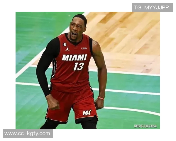 阿德巴约全副武装晒帅照球场缺席也能尽显风采