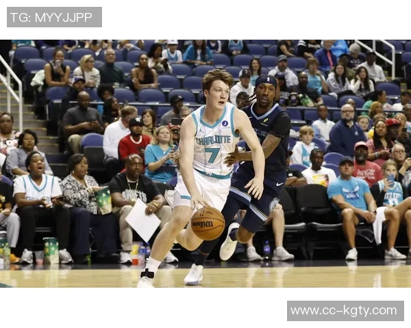 克尼佩尔三分球神速破纪录主帅称其投篮姿势堪称顶级基本功扎实 克尼佩尔三分球神速破纪录主帅称其投篮姿势堪称顶级基本功扎实