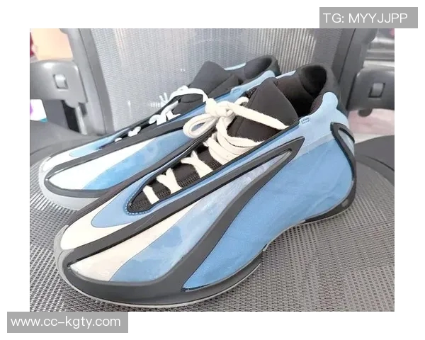 爱德华兹全新支线鞋款即将发布6月正式亮相引发期待 爱德华兹全新支线鞋款即将发布6月正式亮相引发期待